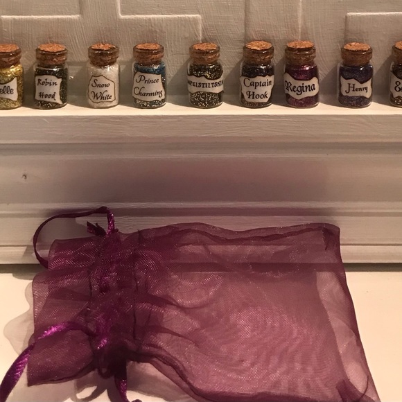 Mini Glitter Fairy Dust Tale Bottles Snow White Belle Capt Hook Dollhouse Jars - Picture 2 of 6